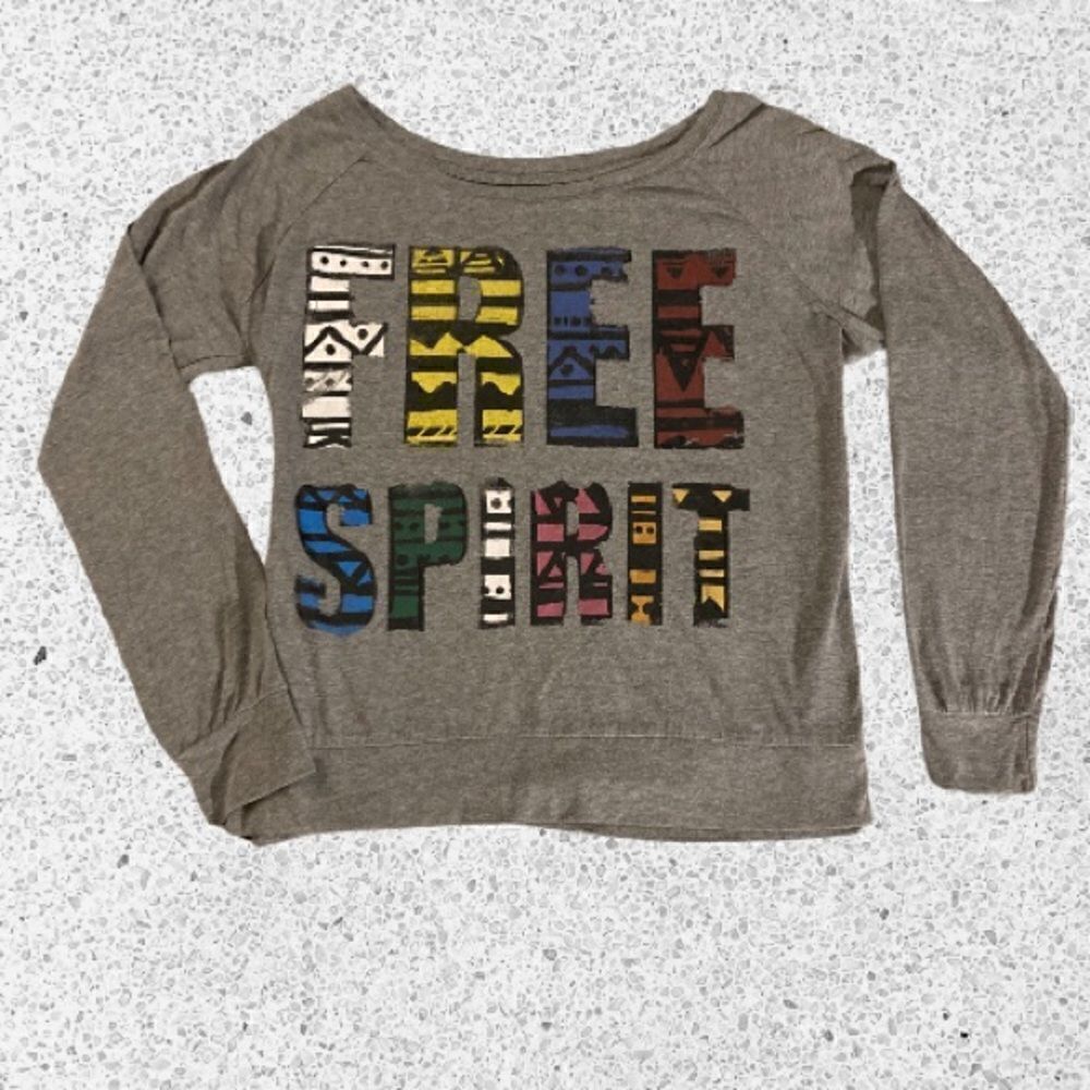 𝅺: : FREE SPIRIT Graphic Print Light Weight Super Soft Crop Sweatshirt : :